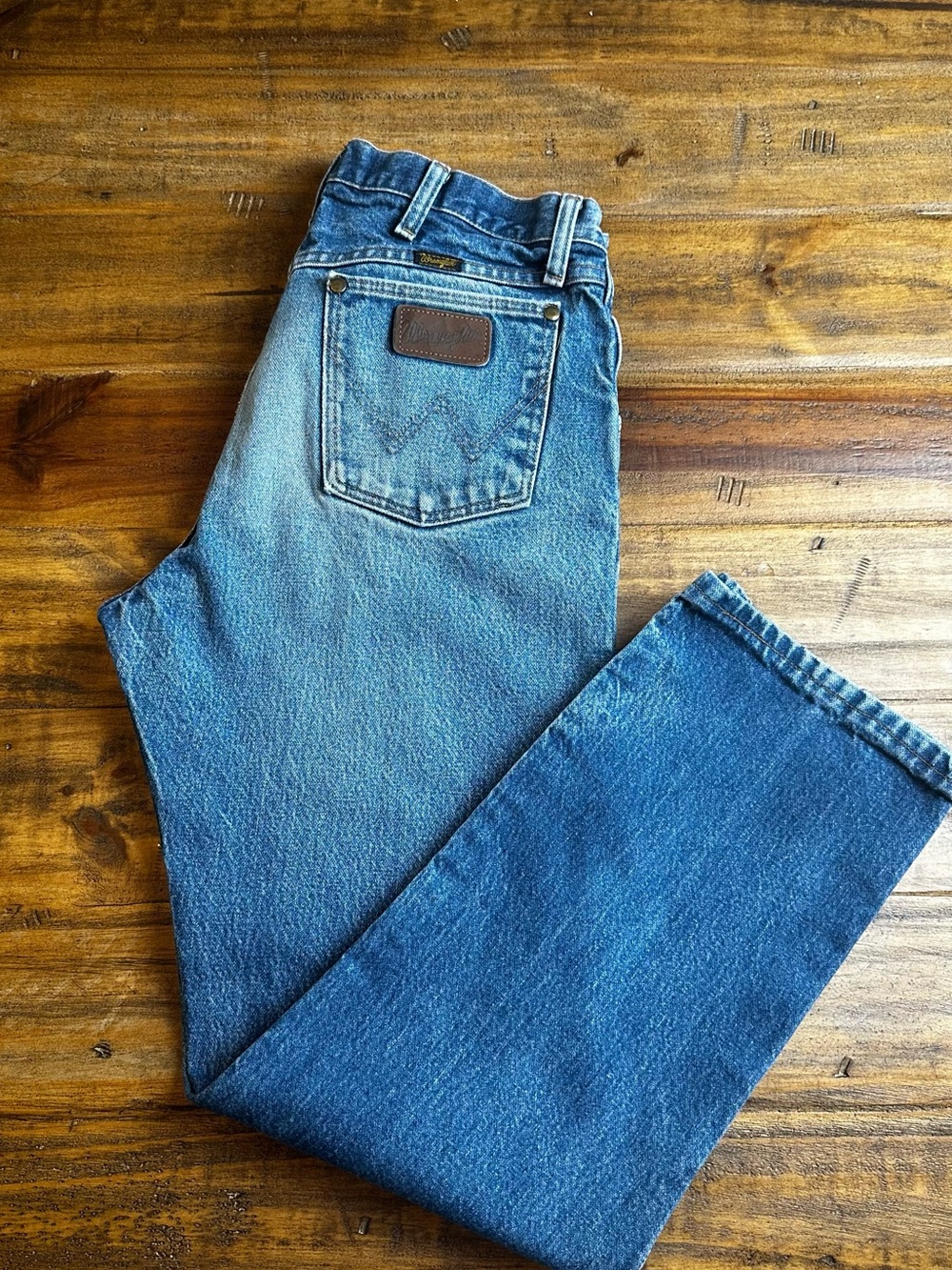 Wrangler Men's Relaxed Fit Jeans - Medium Blue with Leather Patch